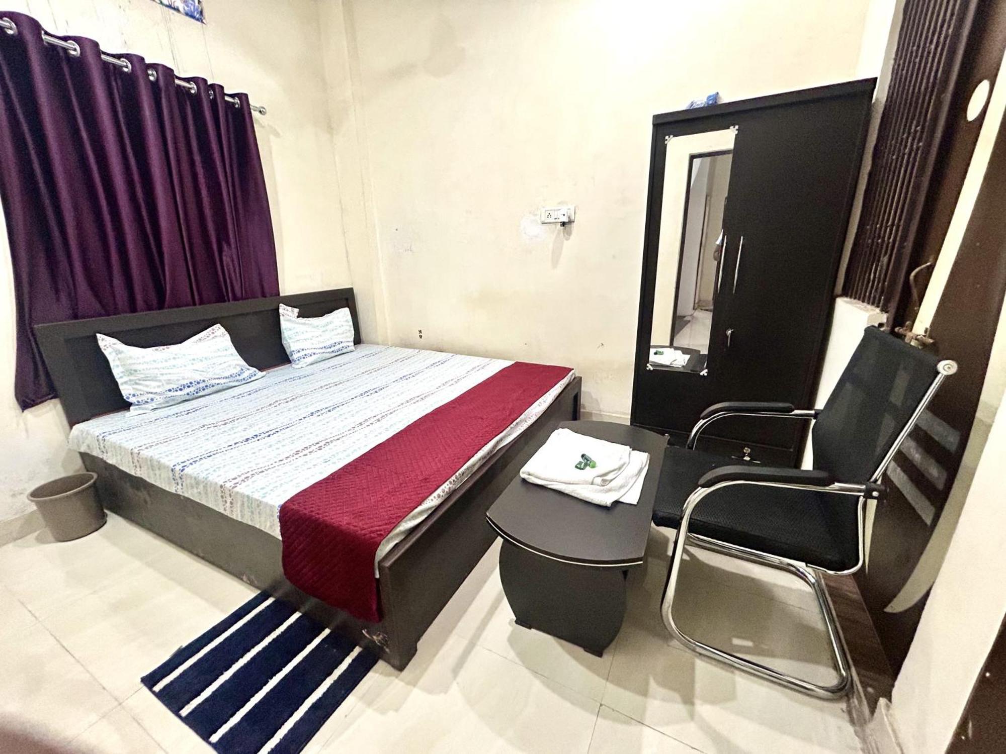 Ak Guest House - Varanasi — Photos 1